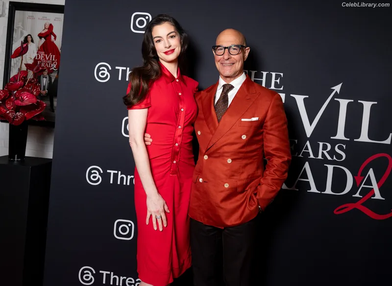 Anne Hathaway photo 10 of 1533