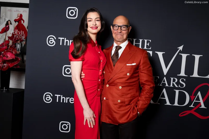 Anne Hathaway photo 11 of 1533