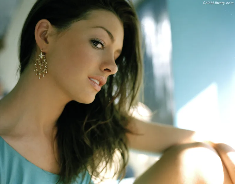 Anne Hathaway photo 16 of 1533