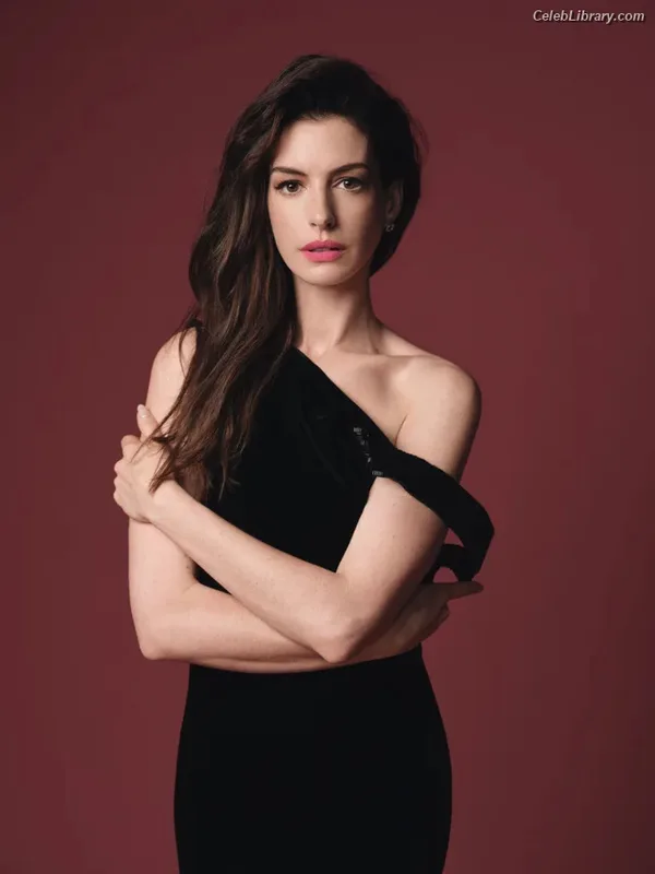 Anne Hathaway photo 17 of 1533