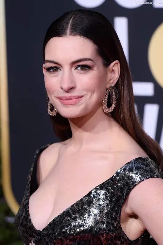 Anne Hathaway photo 8 of 1533