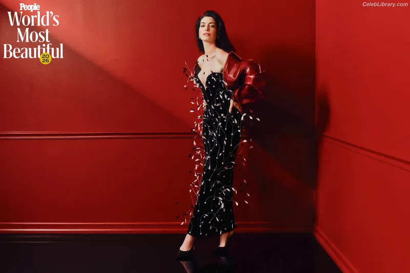 Anne Hathaway photo 21 of 1533