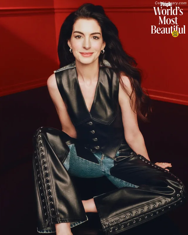 Anne Hathaway photo 2 of 1533