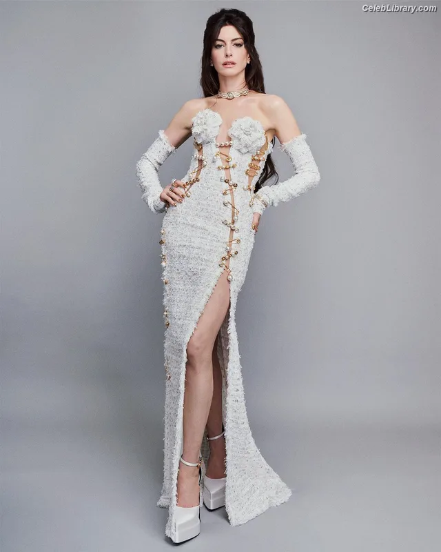 Anne Hathaway photo 21 of 1533