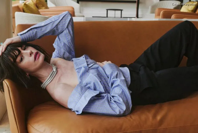 Anne Hathaway photo 24 of 1533