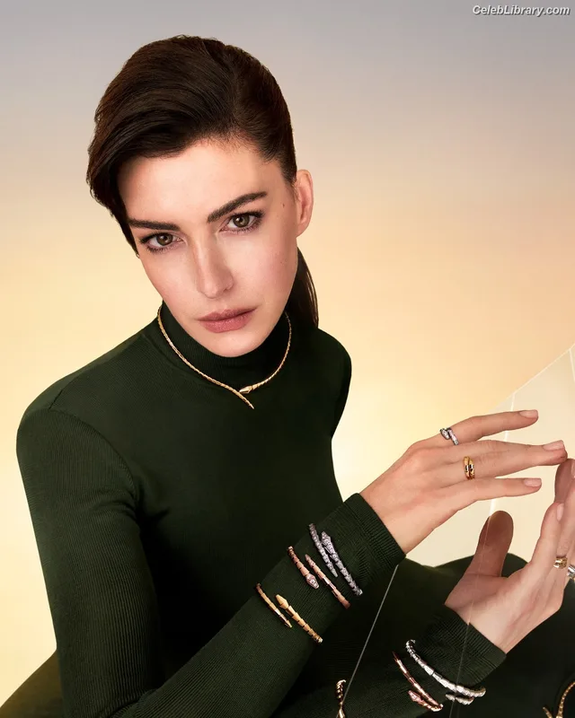 Anne Hathaway photo 8 of 1533