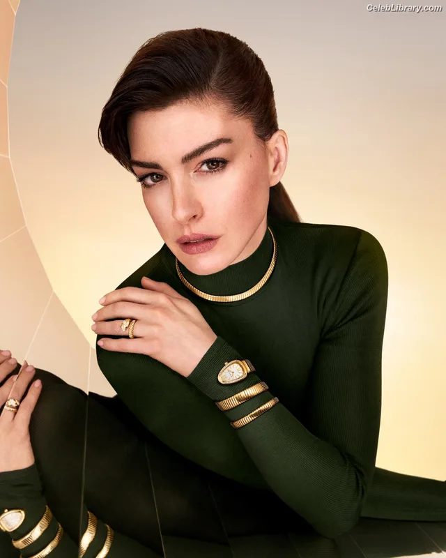 Anne Hathaway photo 9 of 1533
