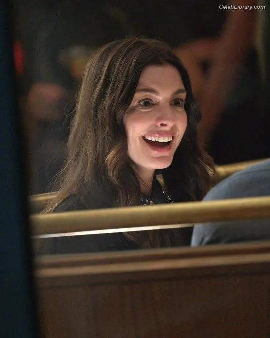 Anne Hathaway photo 12 of 1533