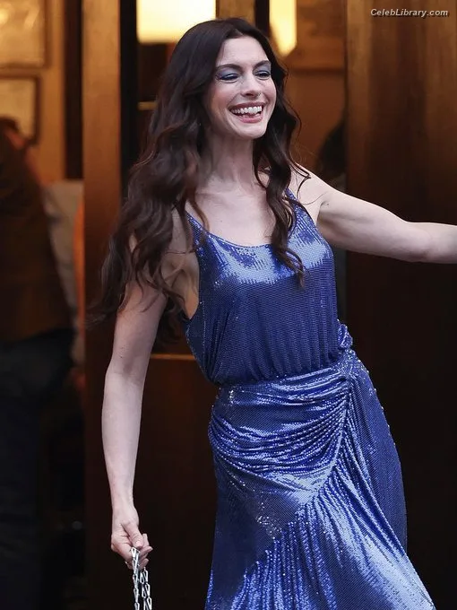 Anne Hathaway photo 15 of 1533