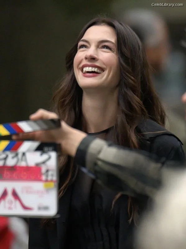 Anne Hathaway photo 18 of 1533