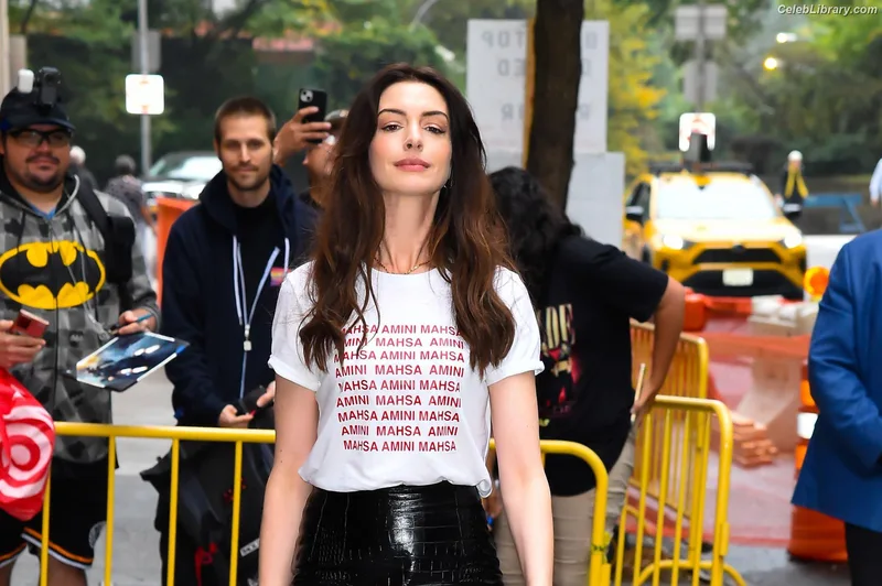 Anne Hathaway photo 24 of 1533