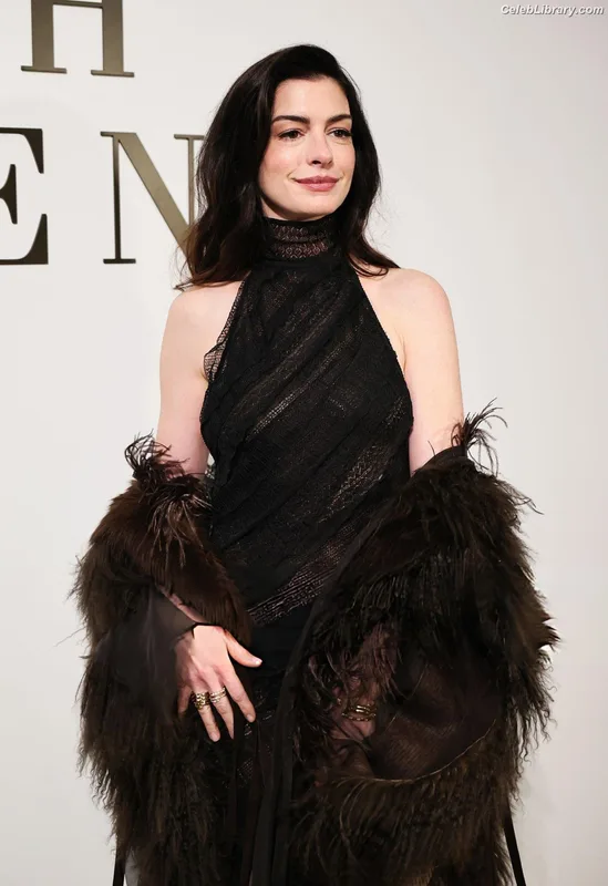 Anne Hathaway photo 1 of 1533