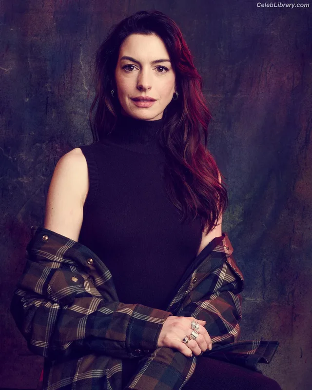 Anne Hathaway photo 6 of 1533