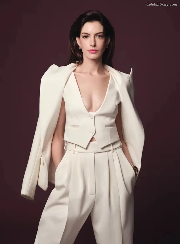 Anne Hathaway photo 14 of 1533