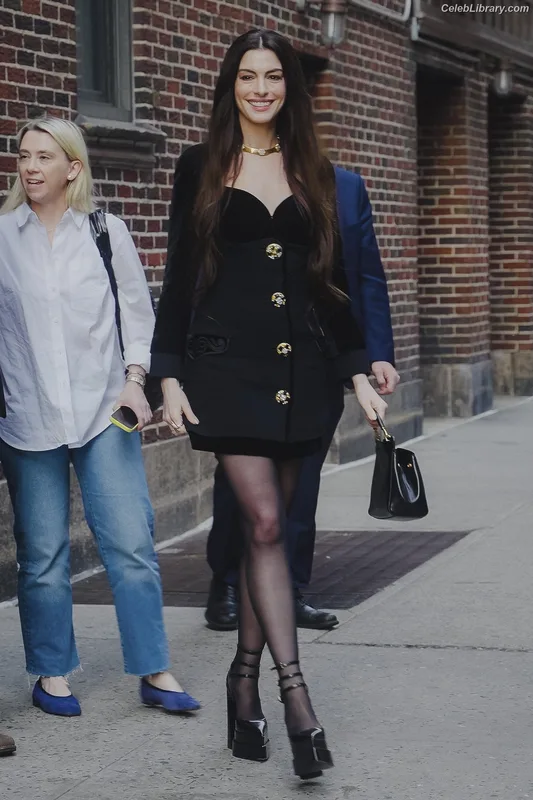 Anne Hathaway photo 23 of 1533