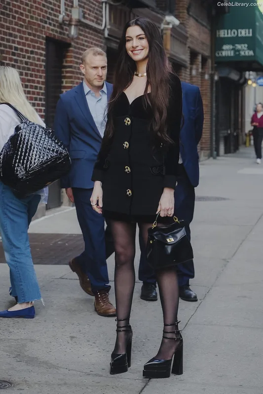 Anne Hathaway photo 14 of 1533