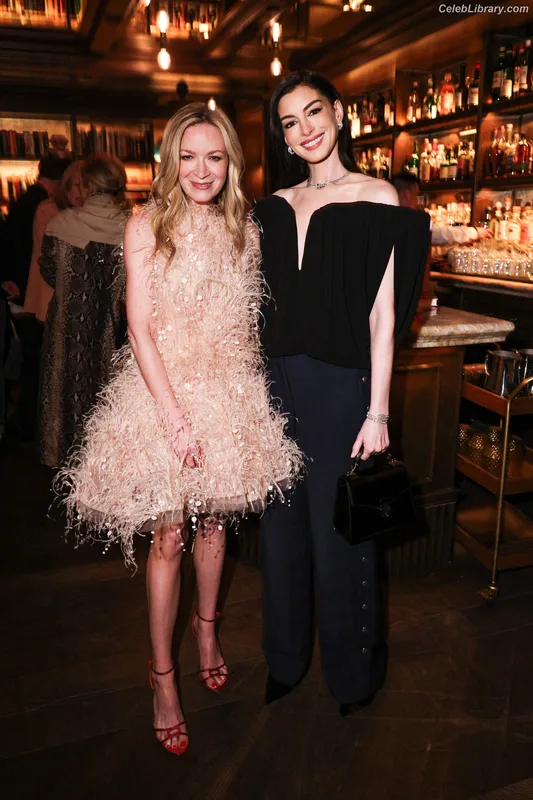 Anne Hathaway photo 19 of 1533