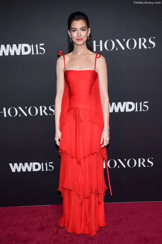 Anne Hathaway photo 18 of 1533