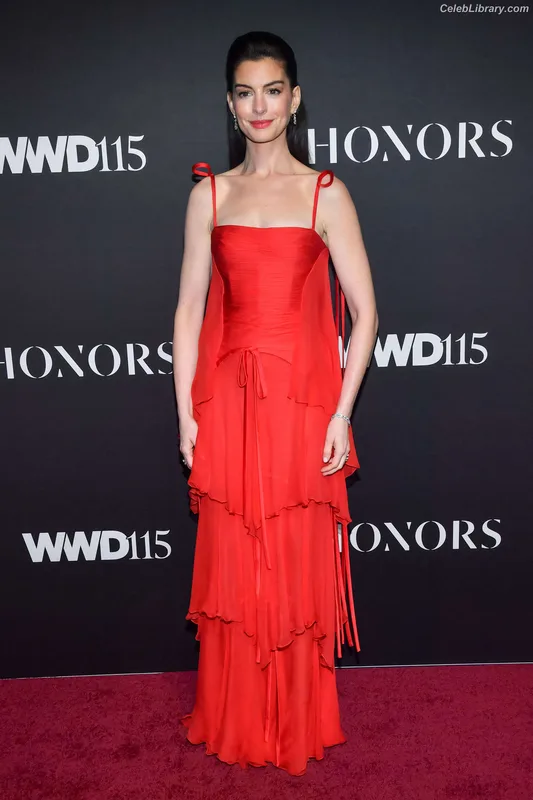 Anne Hathaway photo 23 of 1533