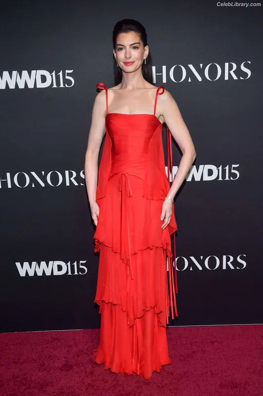 Anne Hathaway photo 24 of 1533
