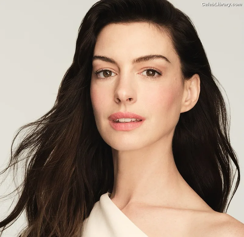 Anne Hathaway photo 1 of 1533