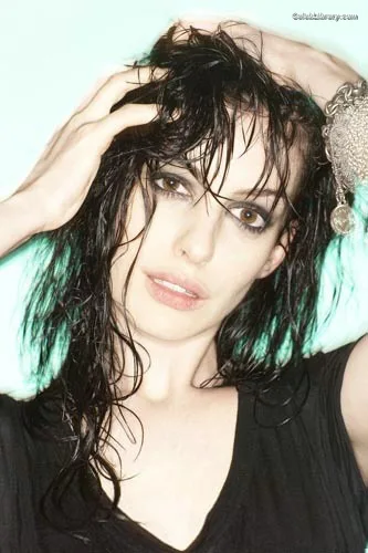 Anne Hathaway photo 7 of 1533
