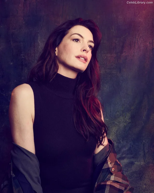 Anne Hathaway photo 12 of 1533