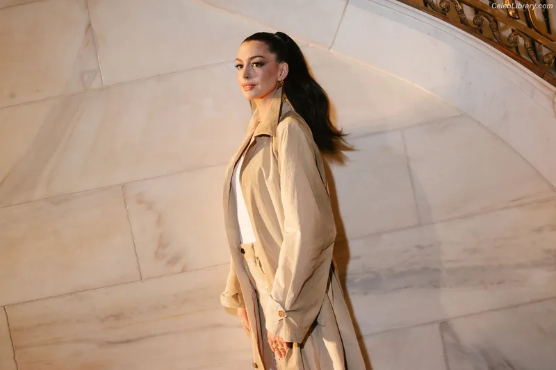 Anne Hathaway photo 15 of 1533