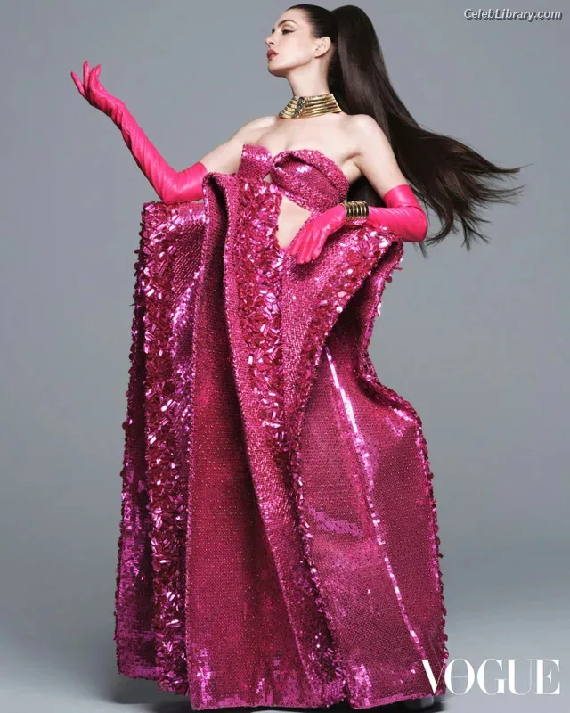 Anne Hathaway photo 4 of 1533