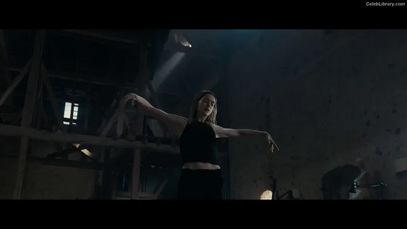 Anne Hathaway photo 6 of 1533