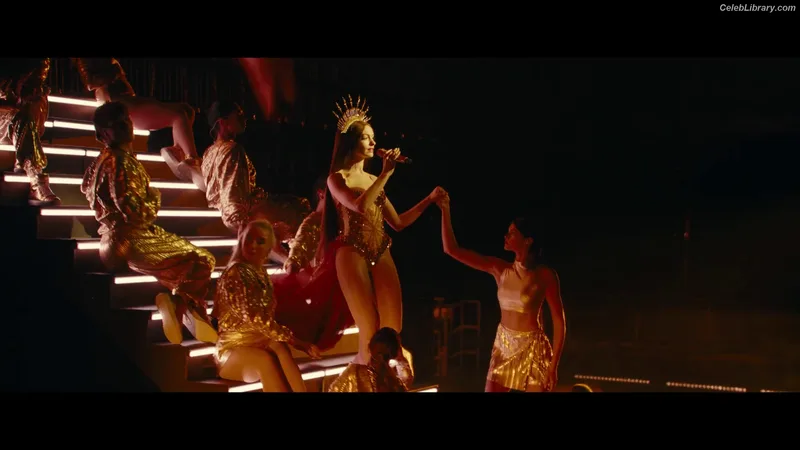 Anne Hathaway photo 8 of 1533