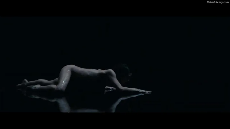Anne Hathaway photo 10 of 1533