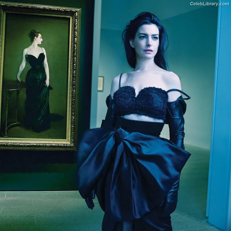 Anne Hathaway photo 15 of 1533