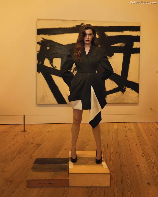 Anne Hathaway photo 17 of 1533