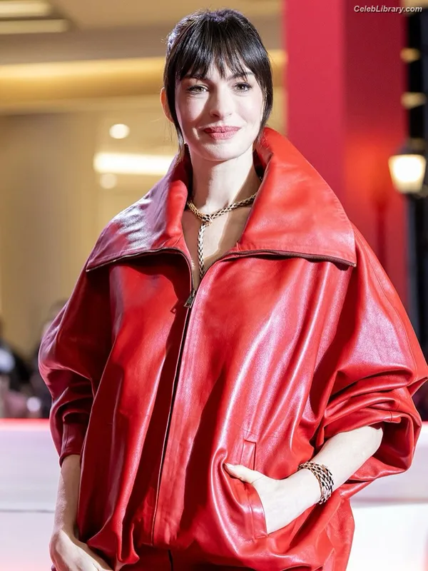 Anne Hathaway photo 1 of 1533