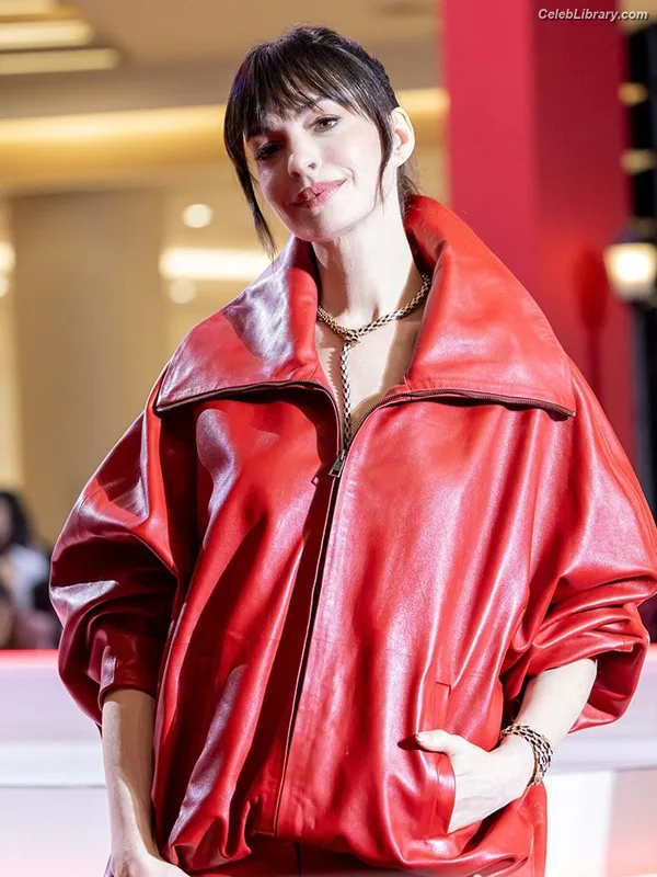 Anne Hathaway photo 6 of 1533