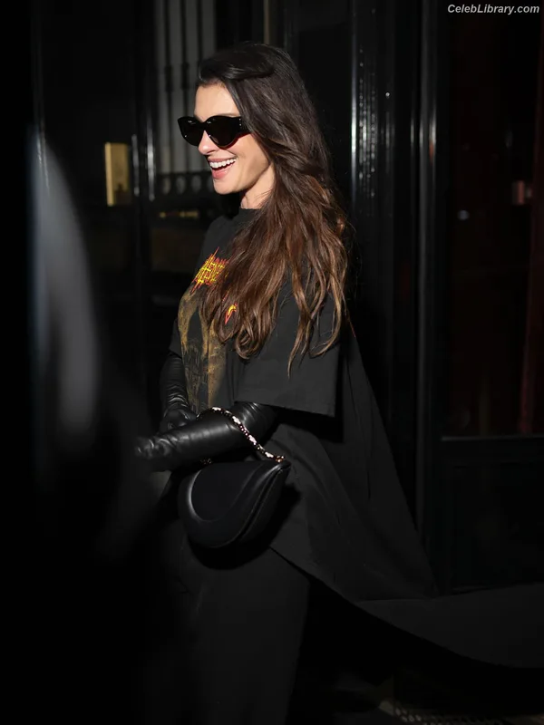 Anne Hathaway photo 15 of 1533