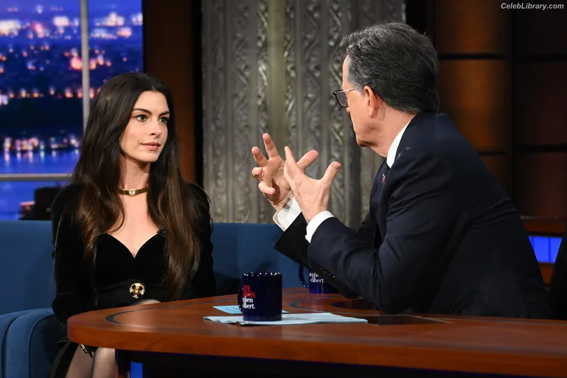 Anne Hathaway photo 1 of 1533
