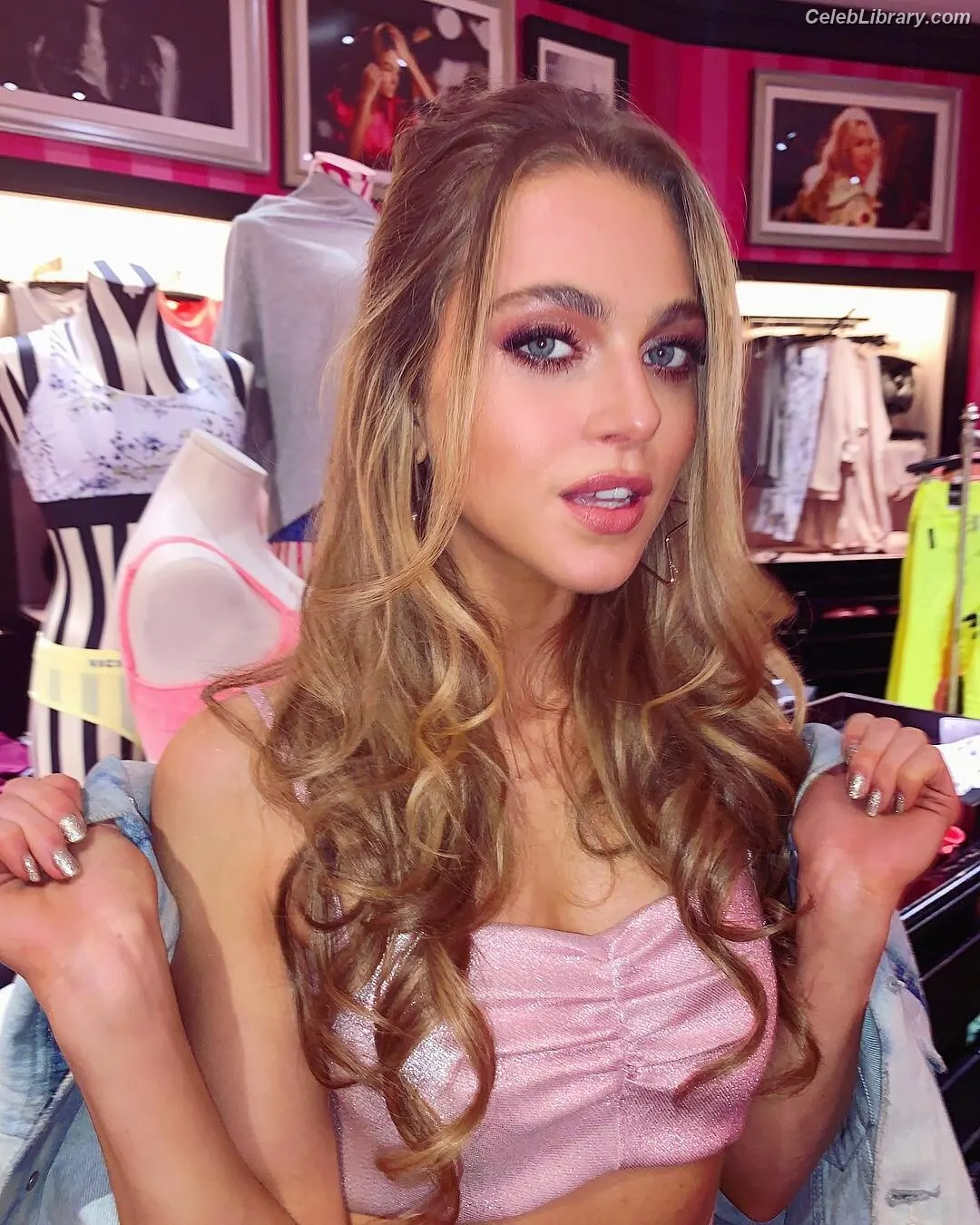 Anne Winters photo 16 of 470