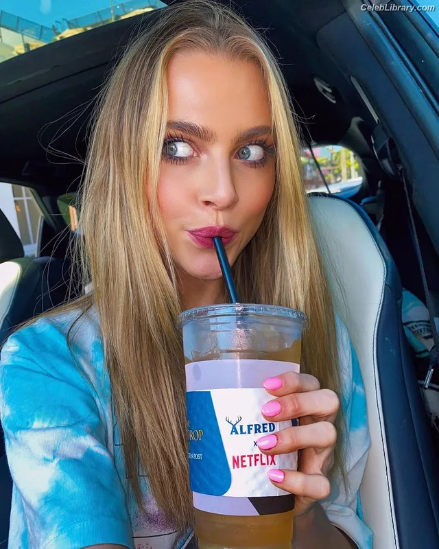 Anne Winters photo 19 of 471