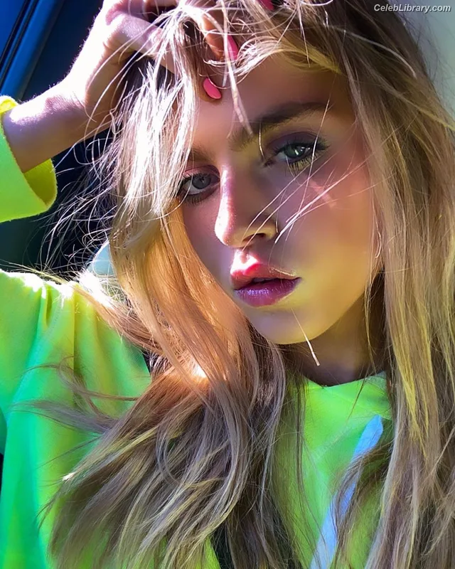 Anne Winters photo 21 of 471