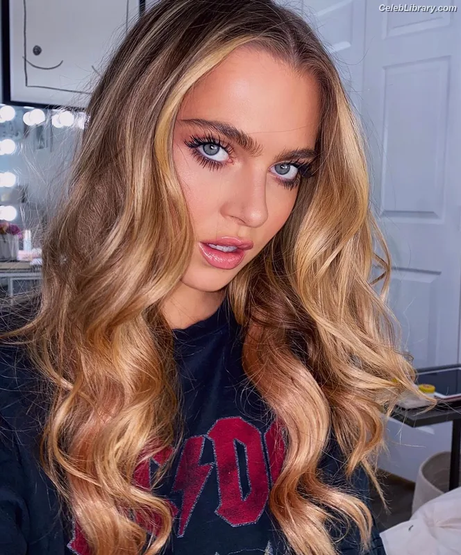 Anne Winters photo 3 of 471