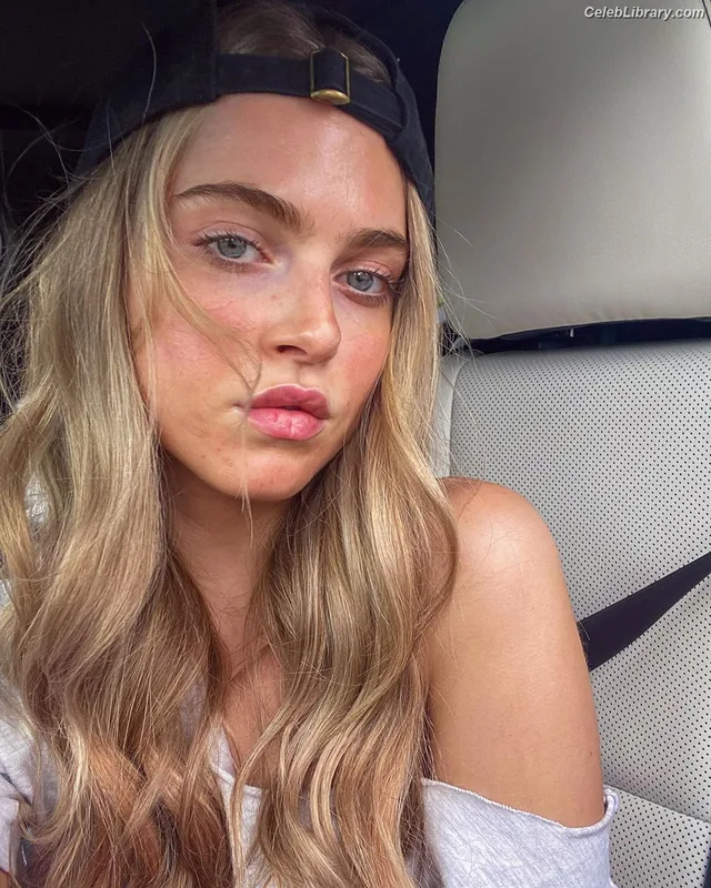 Anne Winters photo 6 of 471