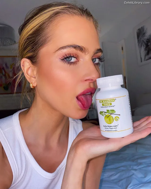 Anne Winters photo 7 of 471