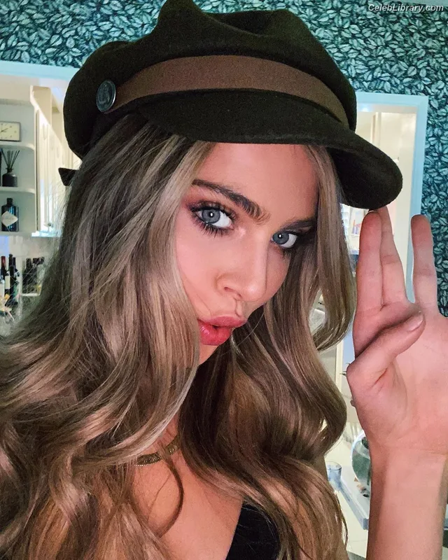 Anne Winters photo 21 of 471