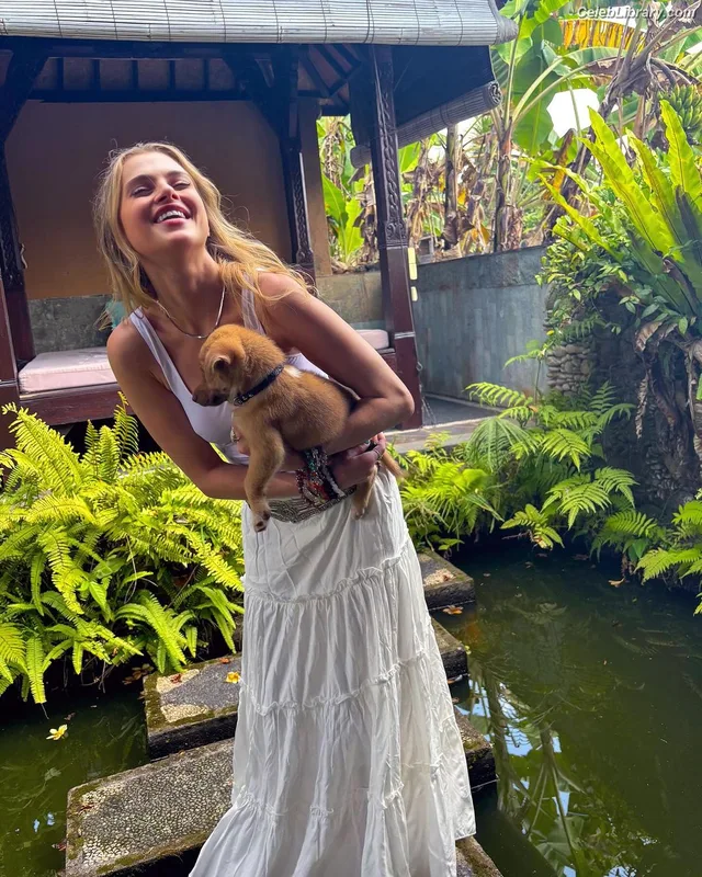Anne Winters photo 9 of 471