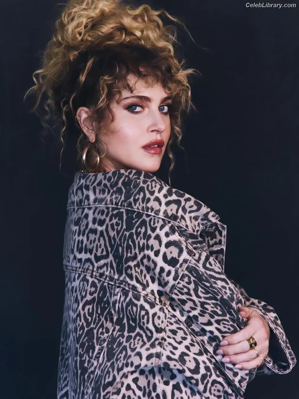 Anne Winters photo 5 of 471