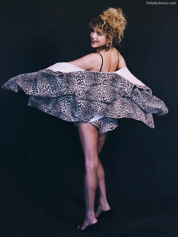 Anne Winters photo 14 of 471