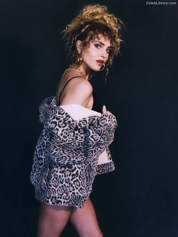 Anne Winters photo 15 of 471