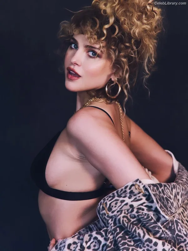 Anne Winters photo 18 of 471